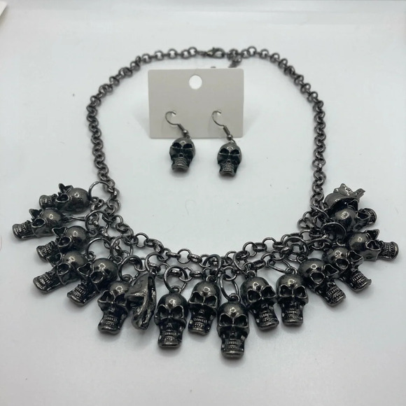 SKULLS Halloween Necklace & Earrings Matching Set Heavy Multiple Charms NEW NWOT - Picture 1 of 4